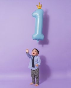 大塚INAI LIFEで1歳のバースデーフォトをスタジオ撮影した様子