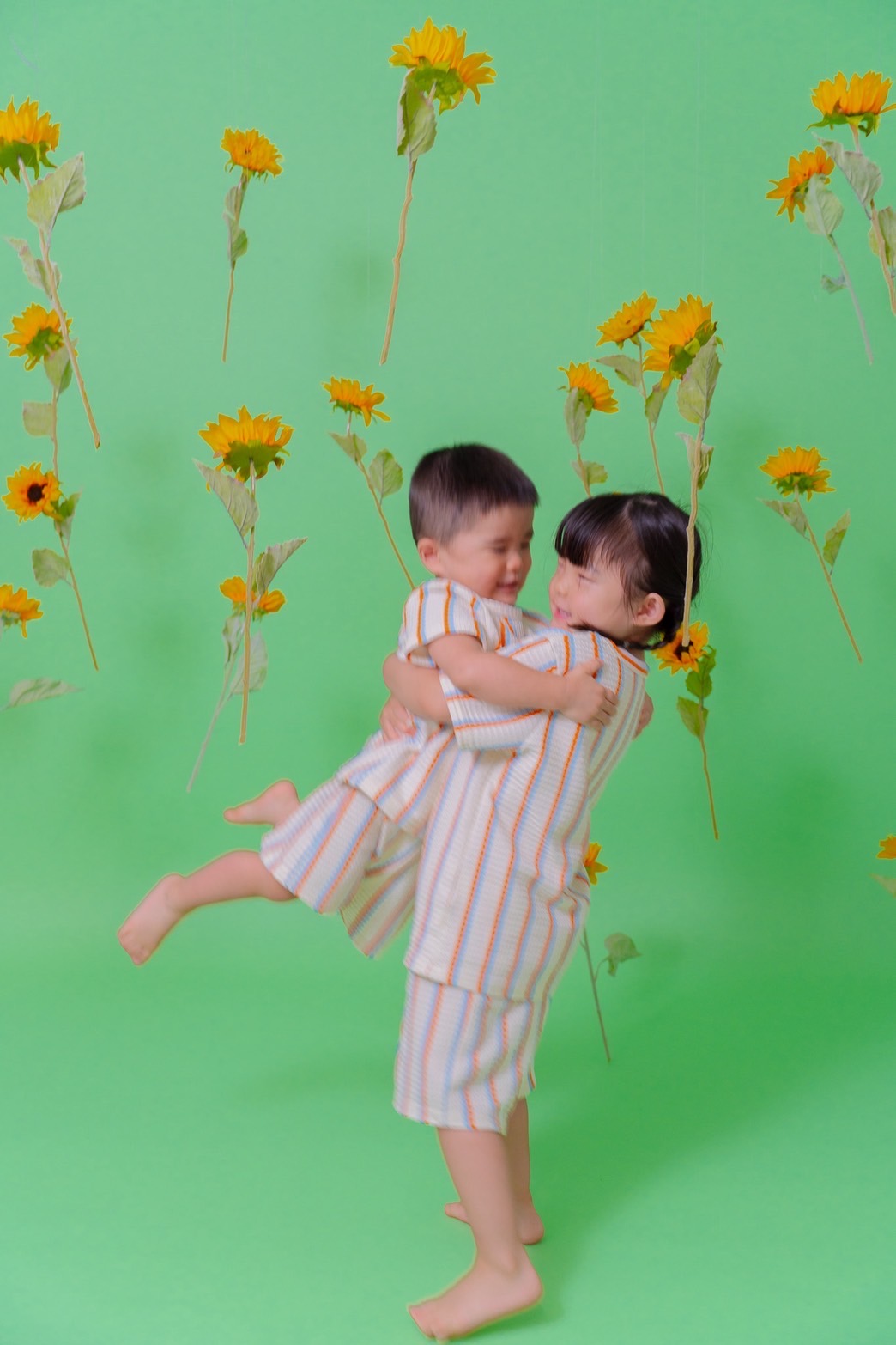 大塚写真館で撮影されたひまわりブースでのフォト
